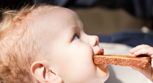 Alimentación en el sexto mes: ¿Cuándo puedes darle gluten?
