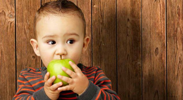 ¿Jugo o fruta? Te decimos qué es mejor para tu bebé de 11 meses
