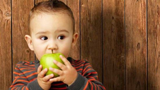 ¿Jugo o fruta? Te decimos qué es mejor para tu bebé de 11 meses