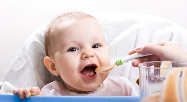Alimentación en el décimo mes: ¿Es bueno darle a tu bebé chocolate