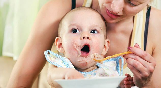 Alimentación en el noveno mes: ¿Cómo hacer que a tu bebé le gusten las frutas?