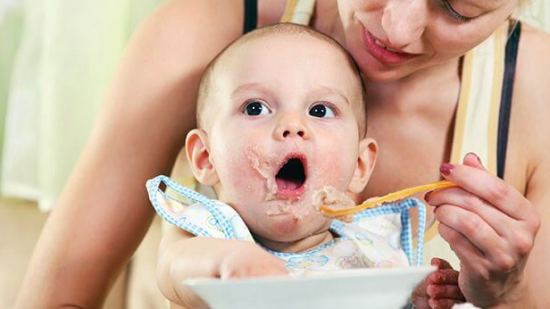 Alimentación en el noveno mes: ¿Cómo hacer que a tu bebé le gusten las frutas?