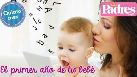 El quinto mes del bebé: es aún más activo y repite sus balbuceos