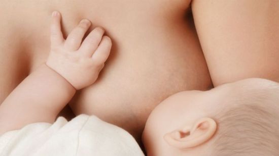 Alimentación en el tercer mes: ¿Por qué llora cuando prueba la leche?