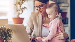 Mamá trabajadora: ¿cómo impulsar el desarrollo de tu bebé?