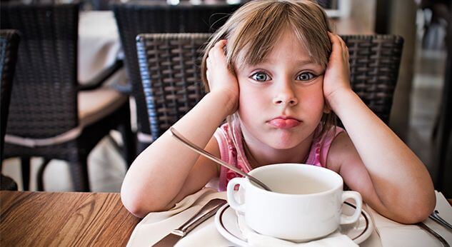 Solución para que los niños se comporten en un restaurante