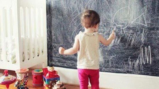 Cuando los niños rayan las paredes