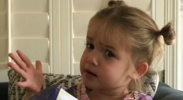 Pequeña relata su primer día de clases ¡de forma única y se hace viral!