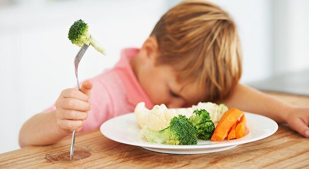 Expertos revelan los peligros de las dietas restrictivas en niños