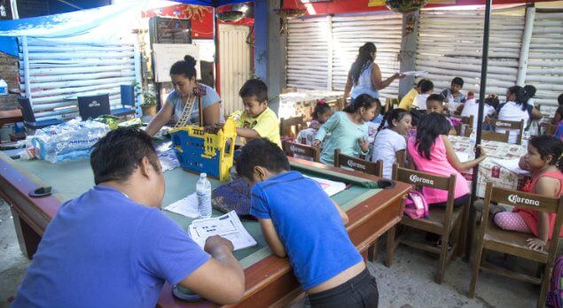 En este bar a los niños los dejan tomar...¡pero clases!