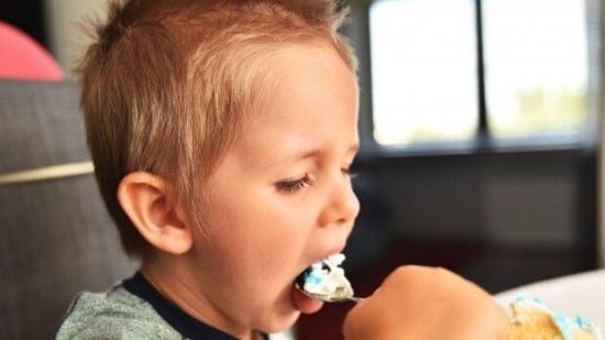 ¡Mi hijo no para de comer! Podría tratarse de un problema médico