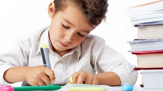 Niños hacen más dibujos de mujeres científicas que hace 50 años