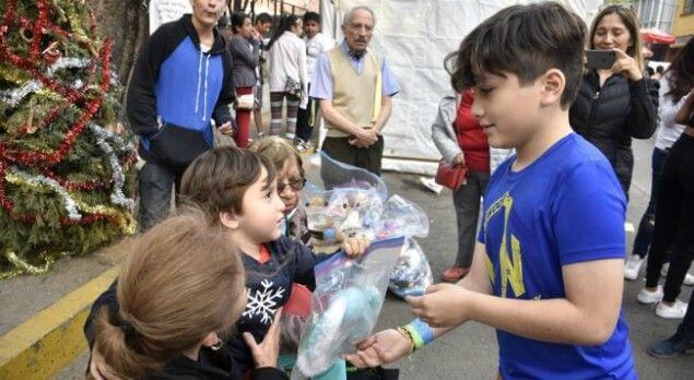 Pequeño de 11 años se convirtió en Rey Mago en los multifamiliares de Tlalpan