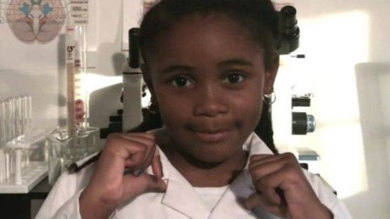 Pequeña de 7 años da clases de neurocirugía a través de internet