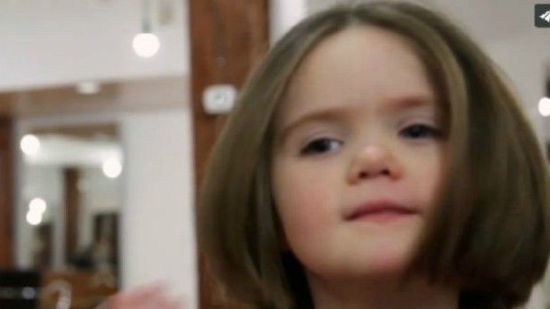 Niña de tres años dona su cabello para niños con cáncer
