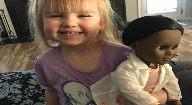 Esta pequeña dio una gran lección antirracista a una mujer