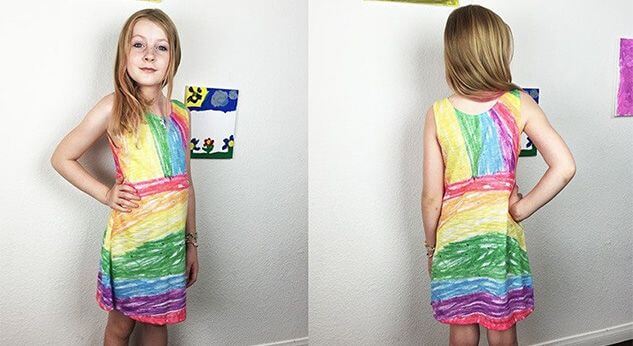 Una mamá hizo originales vestidos con los dibujos de sus hijas