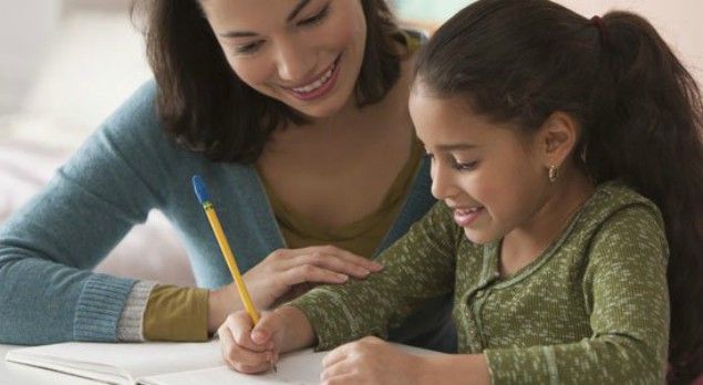 ¡Irán prohibe enseñar inglés en las primarias!