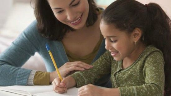 ¡Irán prohibe enseñar inglés en las primarias!
