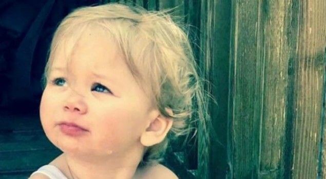 Conoce la historia de la niñita que llorar o bañarse ¡le duele!