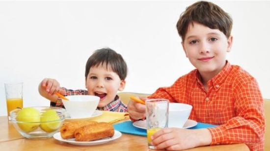 Estudio revela cuáles son los hábitos en el desayuno y refrigerio de los niños mexicanos