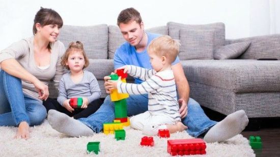 ¿Qué habilidades son potenciadas a través del juego en la primera infancia?