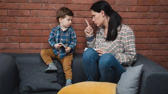 Frases que NO debes decirle a tu hijo cuando lo eduques