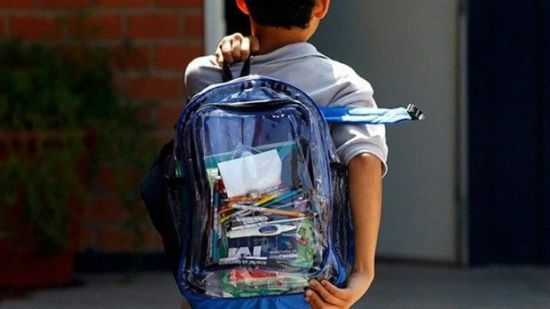 Promueven uso de mochilas transparentes de bajo costo en Monterrey