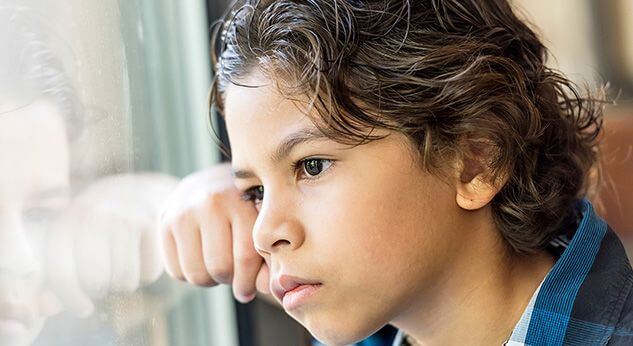 Los papás carceleros hacen niños más vulnerables