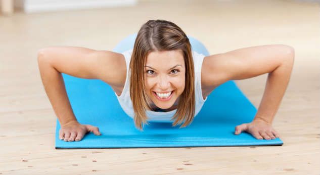 Ejercicios para tonificar abdomen y glúteos después del parto