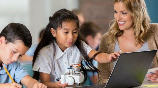 La brecha educacional entre niñas y niños todavía es muy grande