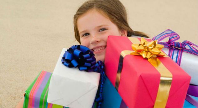 Demasiados regalos pueden afectar a tus hijos