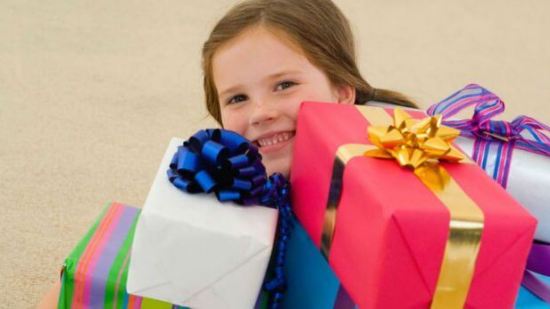 Demasiados regalos pueden afectar a tus hijos