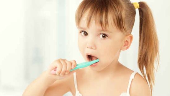 ¿Cuándo debe comenzar a utilizar hilo dental mi hijo?