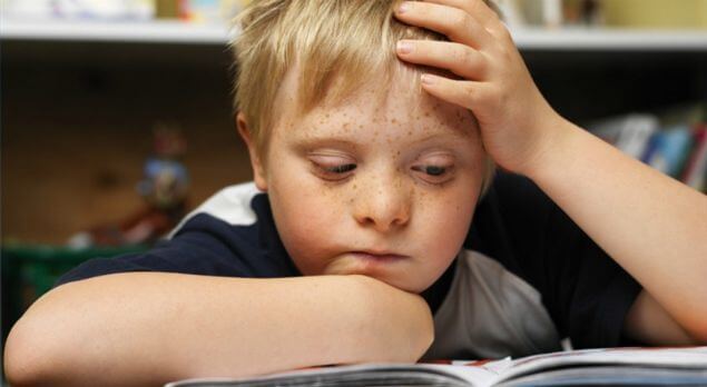 Crean aplicación para ayudar a niños con Síndrome Down ¡a leer!