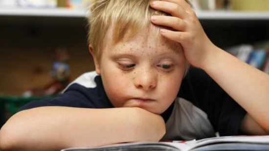 Crean aplicación para ayudar a niños con Síndrome Down ¡a leer!