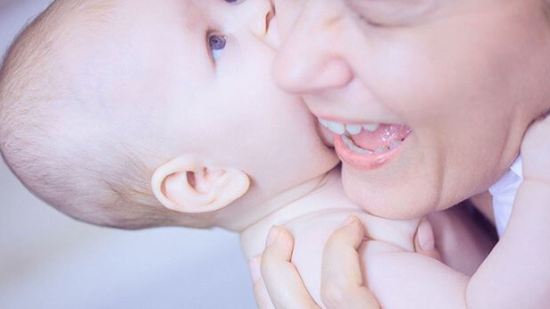 ¡Mi hijo muerde a todos! ¿Cómo puedo lograr que deje de hacerlo?