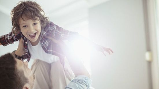 ¿Cómo lograr que nuestro hijo se porte bien fuera de casa?