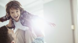 ¿Cómo lograr que nuestro hijo se porte bien fuera de casa?
