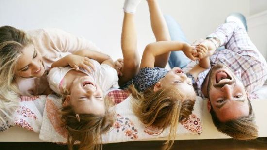6 beneficios de que los niños rían todos los días