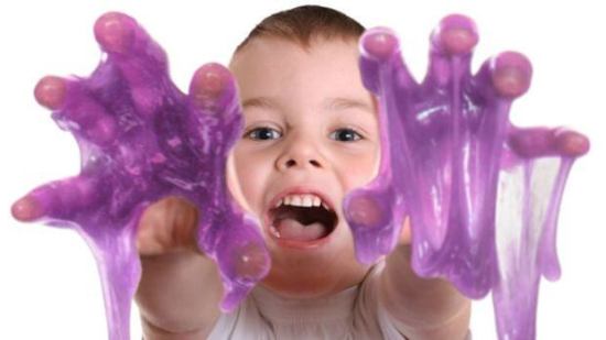 Beneficios de que los niños jueguen con un ?slime?