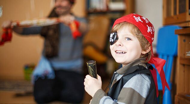 6 acciones de los papás que los niños imitan y aprenden