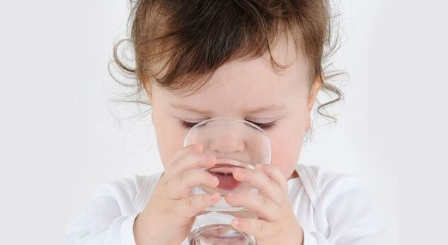 6 tips para que tus hijos tomen más agua