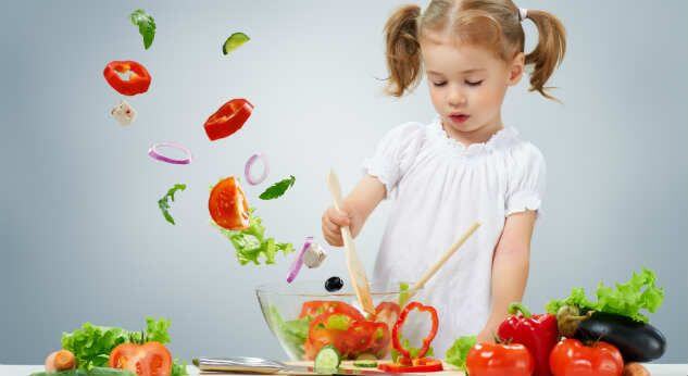 5 tips para que tu peque aprenda a comer sano