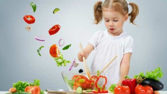 5 tips para que tu peque aprenda a comer sano