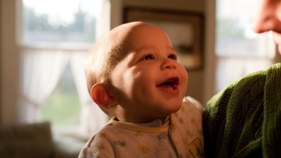 bebe sonriendo
