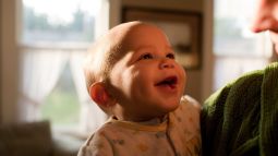 bebe sonriendo