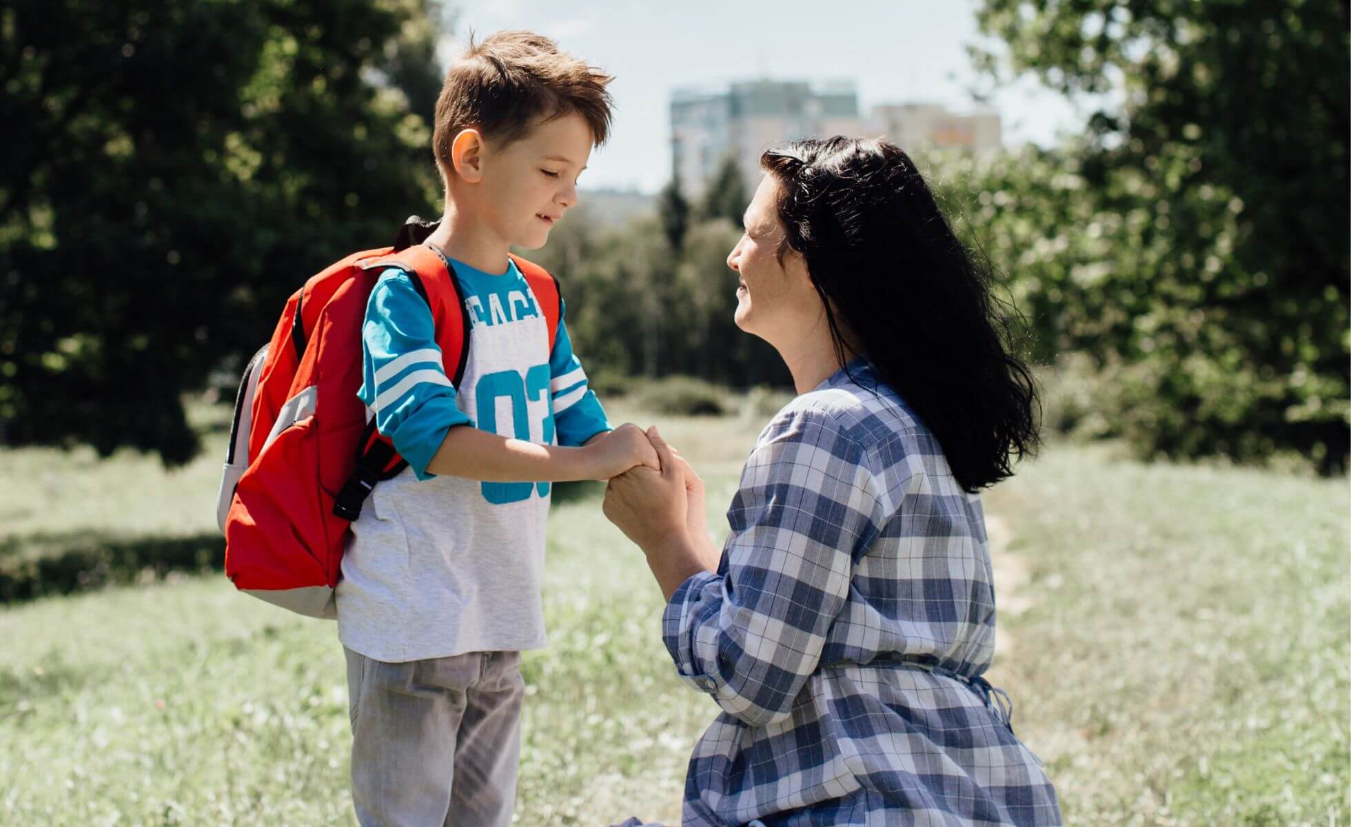 mama e hijo primer dia de clases