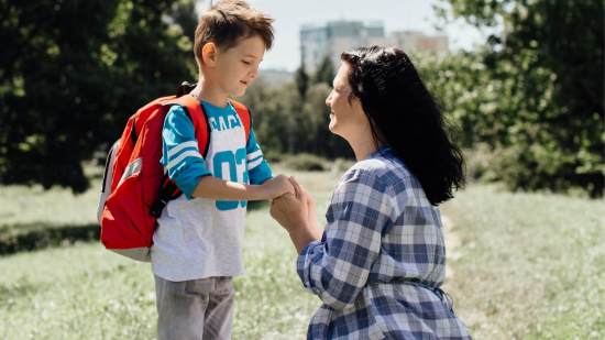 mama e hijo primer dia de clases