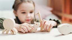 Niña jugando